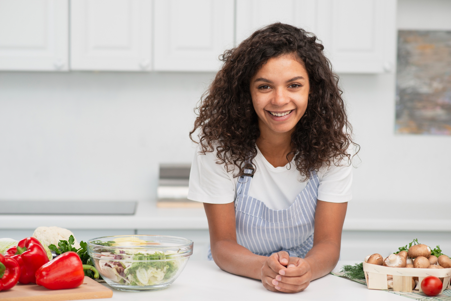 Black woman smiling and showing The benefits of meal prepping for diabetics - RumboMag Publications