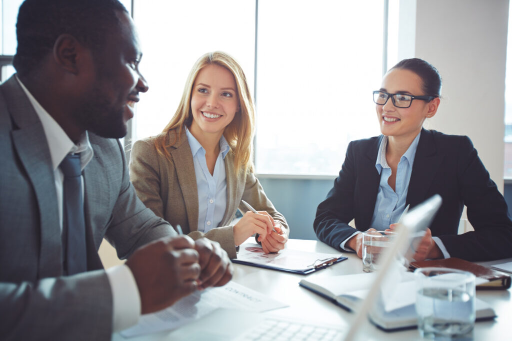 businesswomen-doing-interview - In the context of leadership, positive reinforcement is a powerful tool that can be used to encourage and encourage staff to perform at their best. - Positive Reinforcement Leadership - RumboMag