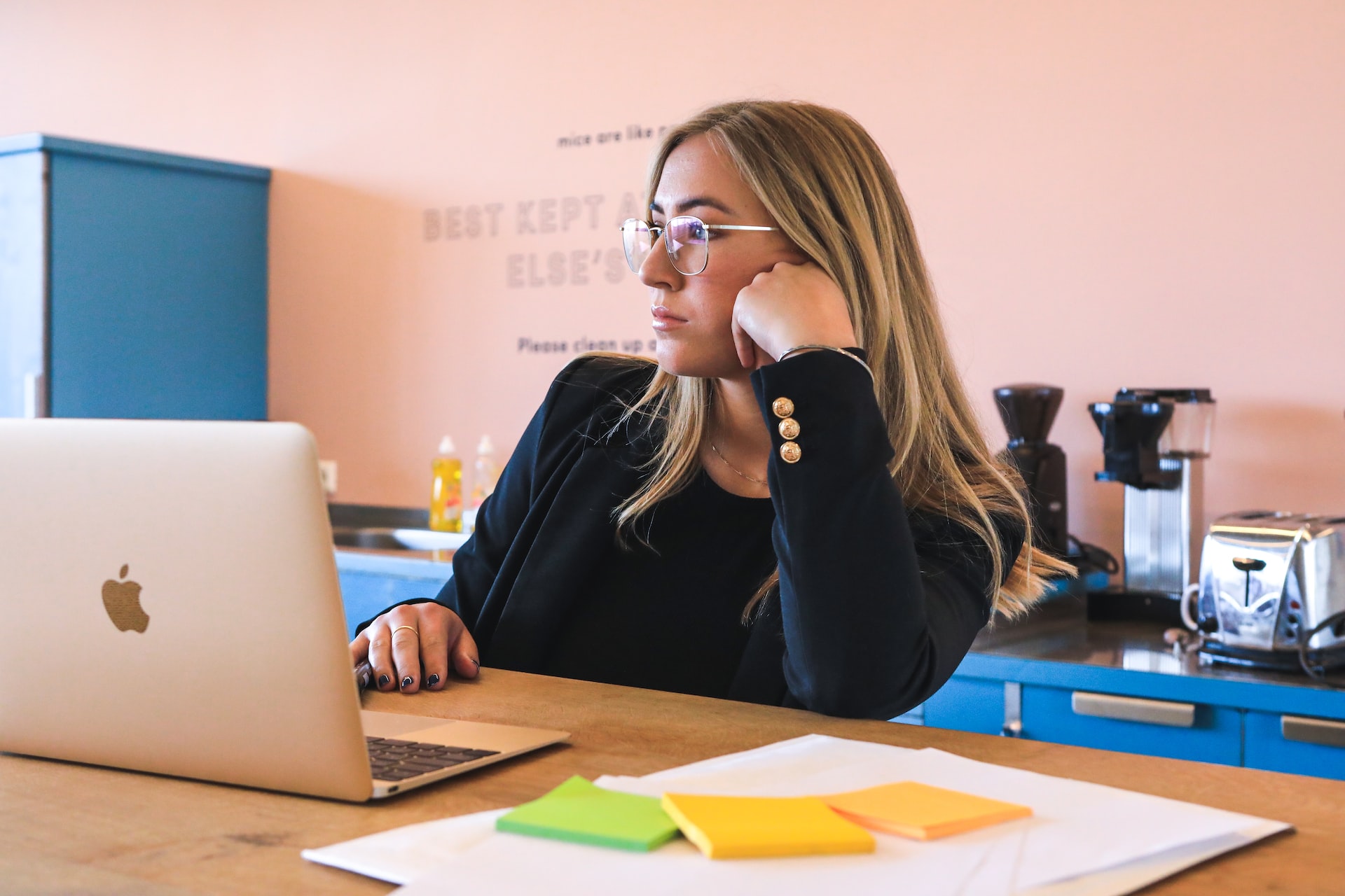 woman-feeling-bored-while-working-from-home - Overcoming Procrastination - RumboMag